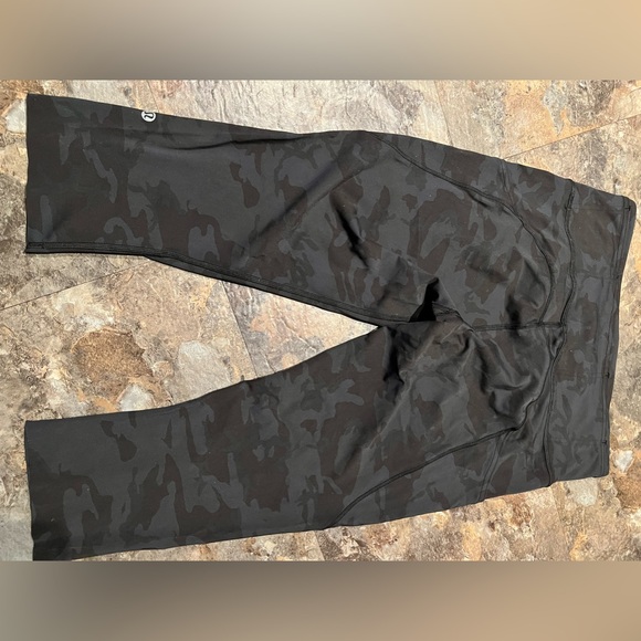 EUC Lululemon fast and free high rise cropped 19” size 10 - Picture 5 of 8